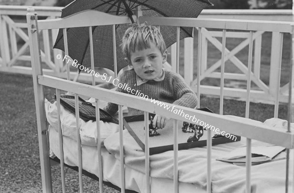 LOURDES HOSPITAL CHILD WITH PARASOL  PADDY GARVEY  20 ST MARYS TERRACE